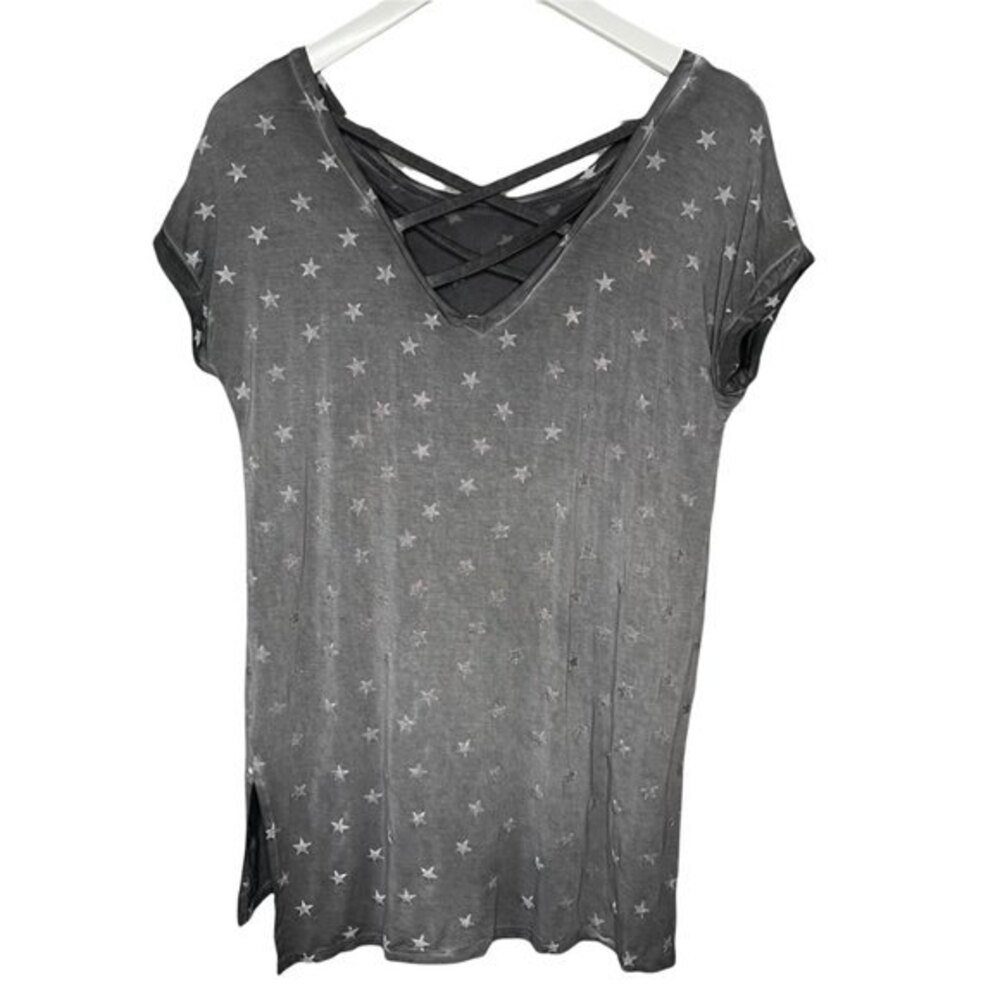 Cable & Gauge Star Print Graphic Distressed Top - Picture 14 of 15